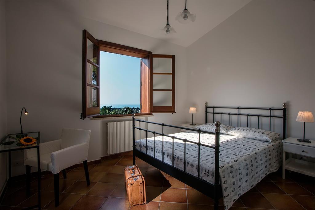 Poggio Di Mare Bed and Breakfast Castelluzzo Kamer foto