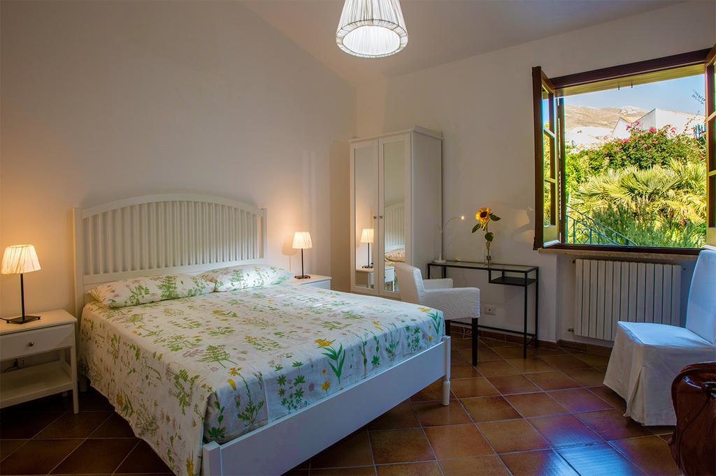 Poggio Di Mare Bed and Breakfast Castelluzzo Kamer foto